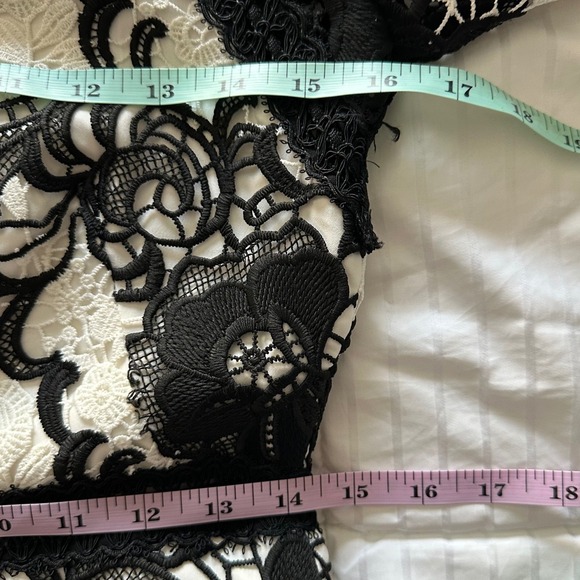 Alexis Sheena Black & White Floral Guipure Lace Tiered Mini Dress M - Picture 9 of 14